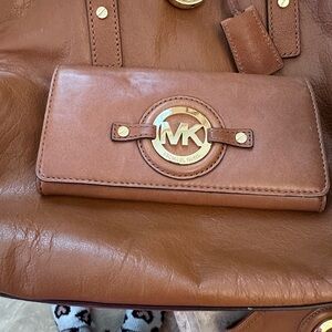 MICHAEL KORS  Large Satchel Purse Large-color ACORN BROWN..purse-wallet-boots